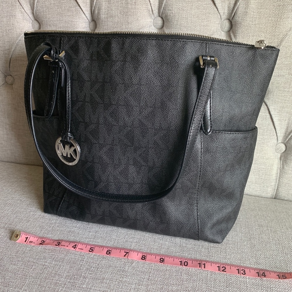 Michael Kors purse! 💜